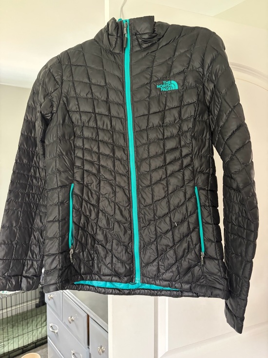 The North Face Jackets & Blazers - The North Face Black Quilted Puffer Jacket with Teal Accents